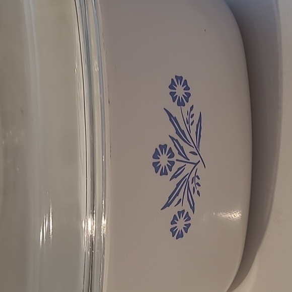 Corningware 2.5B- 80oz blue cornflower pattern  made in Canada - Picture 3 of 6